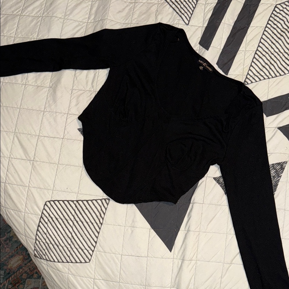 Black Long Sleeve Crop Top